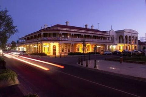 Jens Town Hall Hotel - Inverell Accommodation 3