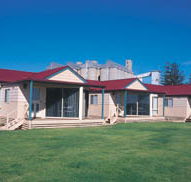 The Mac's Beachfront Villas - Inverell Accommodation
