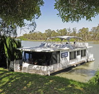 Moving Waters Self Contained Moored Houseboat - Inverell Accommodation