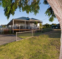 Serenity Holiday House - Inverell Accommodation