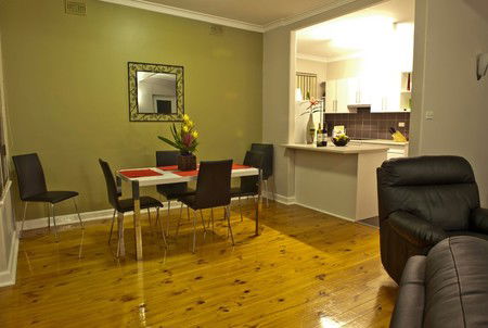 Oxford Holiday House - Inverell Accommodation 1