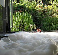 Escape To - Inverell Accommodation