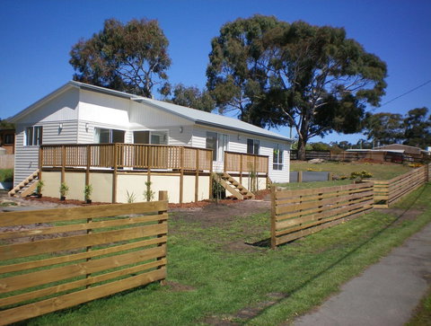 Waterside Accommodation - Inverell Accommodation 0