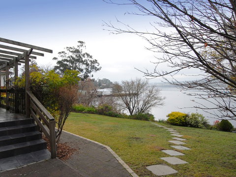 Waterside Accommodation - Inverell Accommodation 5