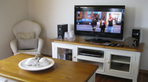 Tranquility Beach House - Inverell Accommodation 2