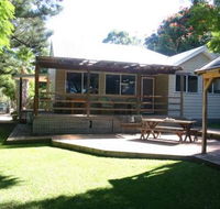 Pine Cottage - Inverell Accommodation