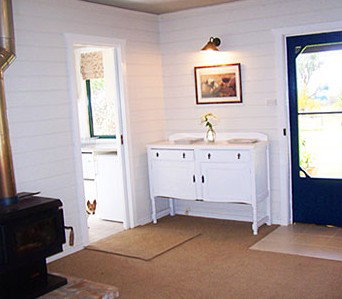 Cherry Lane Cottage - Inverell Accommodation 3