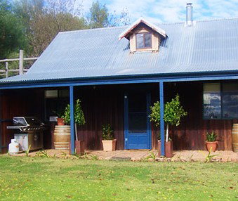 Cherry Lane Cottage - Inverell Accommodation 4