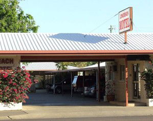Longreach Motel - Inverell Accommodation 1