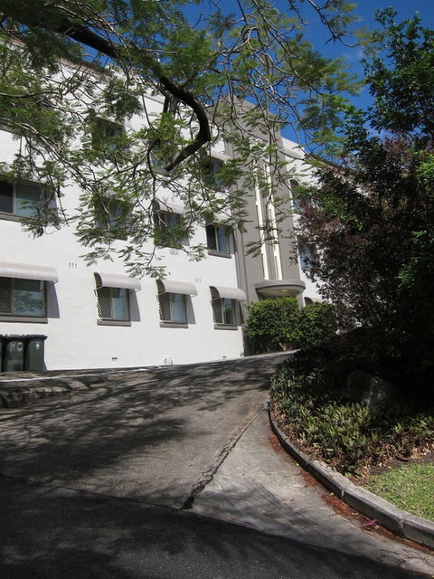 Hampton Court Apartments - Inverell Accommodation 3