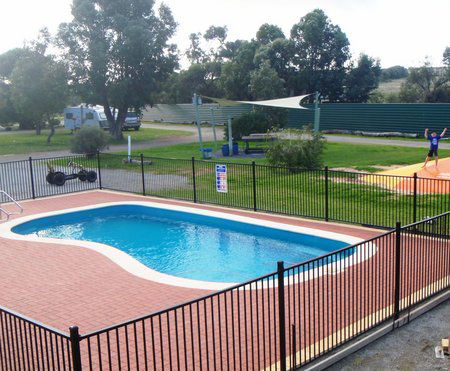Elliston Caravan Park - Inverell Accommodation 1