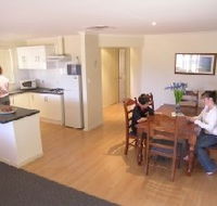 Copper Cove Holiday Villas - Inverell Accommodation