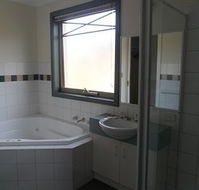 Australian Home Away  Box Hill 32 - Inverell Accommodation