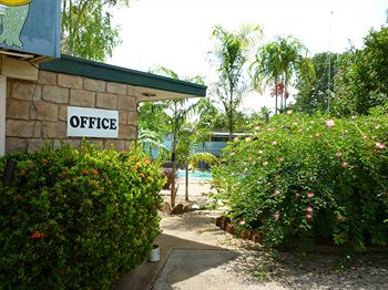 Palm Court Budget Motel Hostel/Backpackers - Inverell Accommodation 0