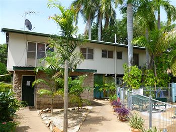 Palm Court Budget Motel Hostel/Backpackers - Inverell Accommodation 2
