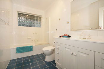 Roseland Holiday House - Inverell Accommodation 1