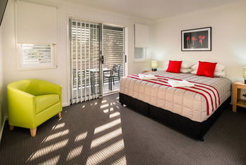 Wallsend Executive Apartments - Inverell Accommodation 16