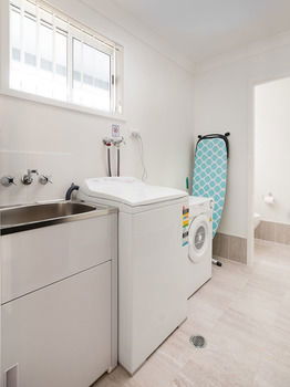 Wallsend Executive Apartments - Inverell Accommodation 20