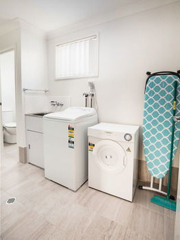 Wallsend Executive Apartments - Inverell Accommodation 22