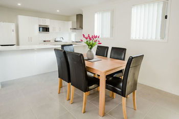Wallsend Executive Apartments - Inverell Accommodation 23