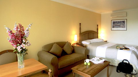Best Western Plus The Tudor Box Hill - Inverell Accommodation 1