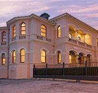 Roxburgh House Apartments - Inverell Accommodation