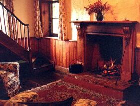 McCauley's Cottage - Hamilton Heritage Holiday Homes - Inverell Accommodation 0