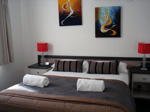Oakey Motor Inn - Inverell Accommodation 0
