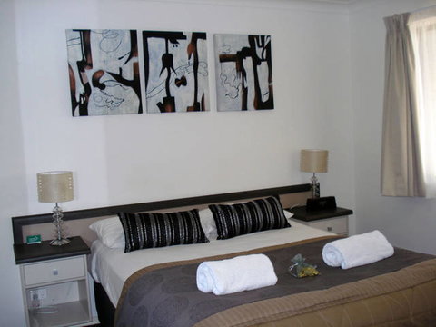 Oakey Motor Inn - Inverell Accommodation 3