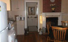 Lake View Farm House - Inverell Accommodation 4