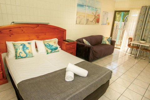 Tropical Palms Resort & 4WD Hire - Inverell Accommodation 1