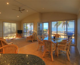 Rollingstone Beach Front Resort - Inverell Accommodation 3