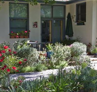 Practically Lakeside B and B - Inverell Accommodation