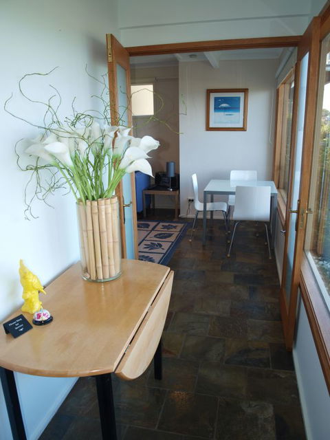 Beach Views Lorne - Inverell Accommodation 6