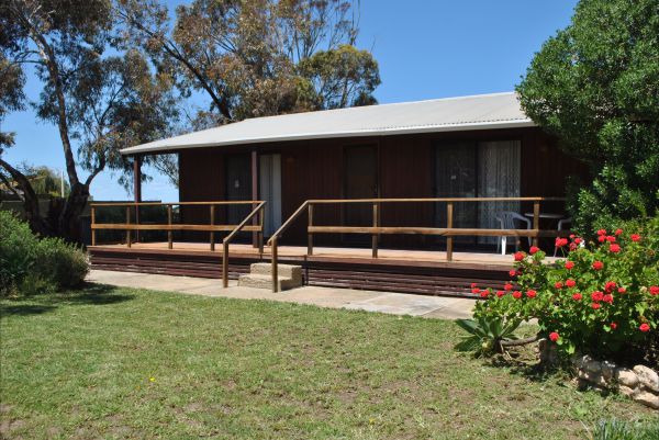 Clinton ACT Inverell Accommodation