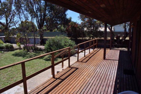 Clinton Cabin - Inverell Accommodation 1
