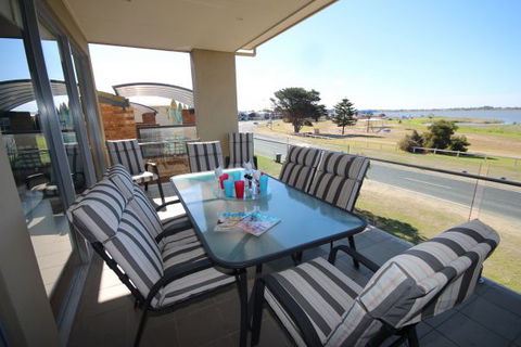 LJ Hooker Goolwa Holiday Rentals - 42 Underwood Avenue, Goolwa Beach - Inverell Accommodation 1