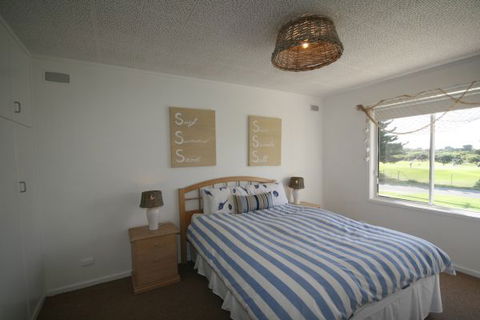 LJ Hooker Goolwa Holiday Rentals - 42 Underwood Avenue, Goolwa Beach - Inverell Accommodation 9