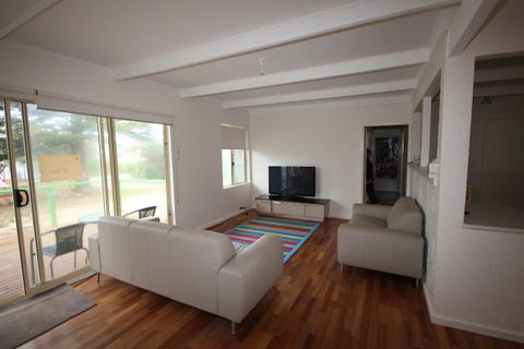 LJ Hooker Goolwa Holiday Rentals - 42 Underwood Avenue, Goolwa Beach - Inverell Accommodation 12