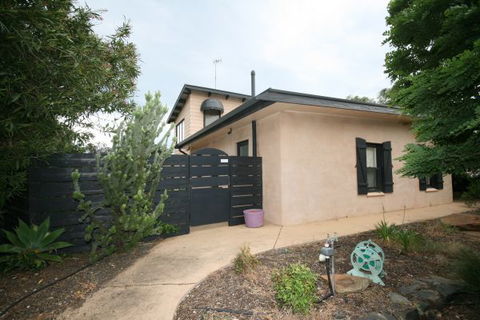 LJ Hooker Goolwa Holiday Rentals - 42 Underwood Avenue, Goolwa Beach - Inverell Accommodation 24