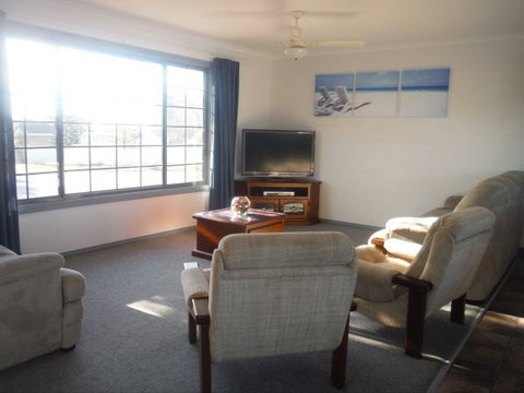 Decked Out - Inverell Accommodation 2