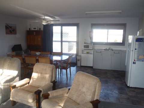 Decked Out - Inverell Accommodation 3