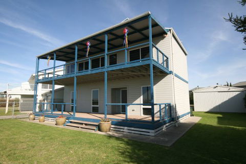 LJ Hooker Goolwa Holiday Rentals - 25 Barrage Road, Goolwa South - Inverell Accommodation 0