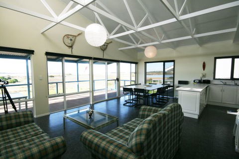LJ Hooker Goolwa Holiday Rentals - 25 Barrage Road, Goolwa South - Inverell Accommodation 1