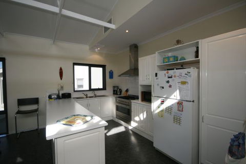 LJ Hooker Goolwa Holiday Rentals - 25 Barrage Road, Goolwa South - Inverell Accommodation 3