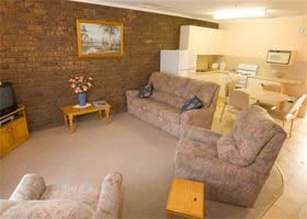 Carn Court Holiday Apartments - Inverell Accommodation 1