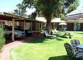 Carn Court Holiday Apartments - Inverell Accommodation 4