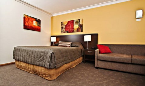 Governor Macquarie Motor Inn - Inverell Accommodation 3