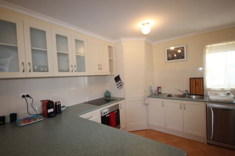 LJ Hooker Goolwa Holiday Rentals - 12 Willmett Road, Goolwa Beach - Inverell Accommodation 1