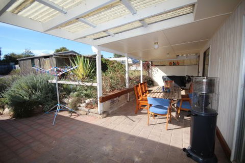 LJ Hooker Goolwa Holiday Rentals - 12 Willmett Road, Goolwa Beach - Inverell Accommodation 3